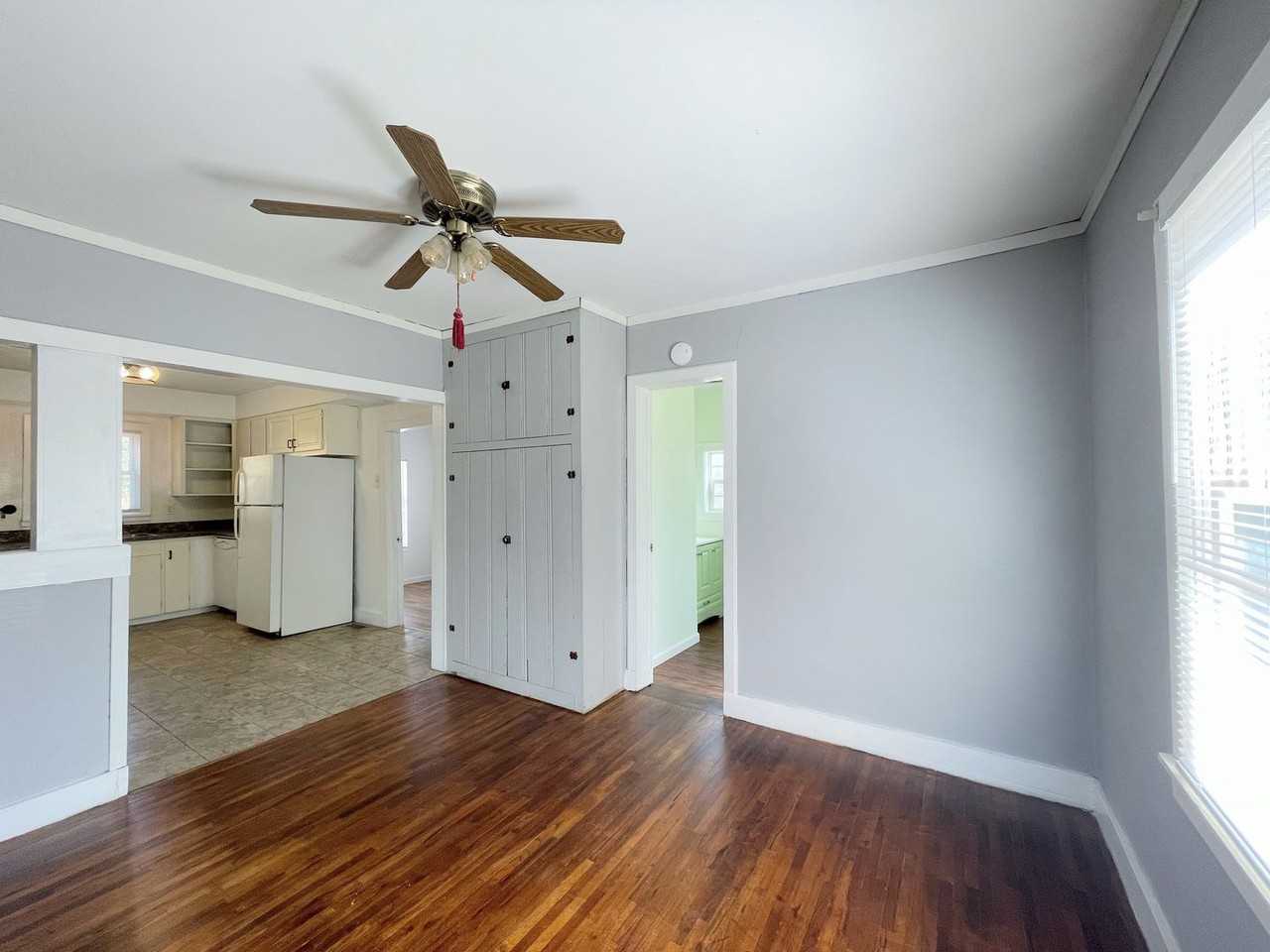 2206 W Nickerson Blvd - Photo 7 of 18