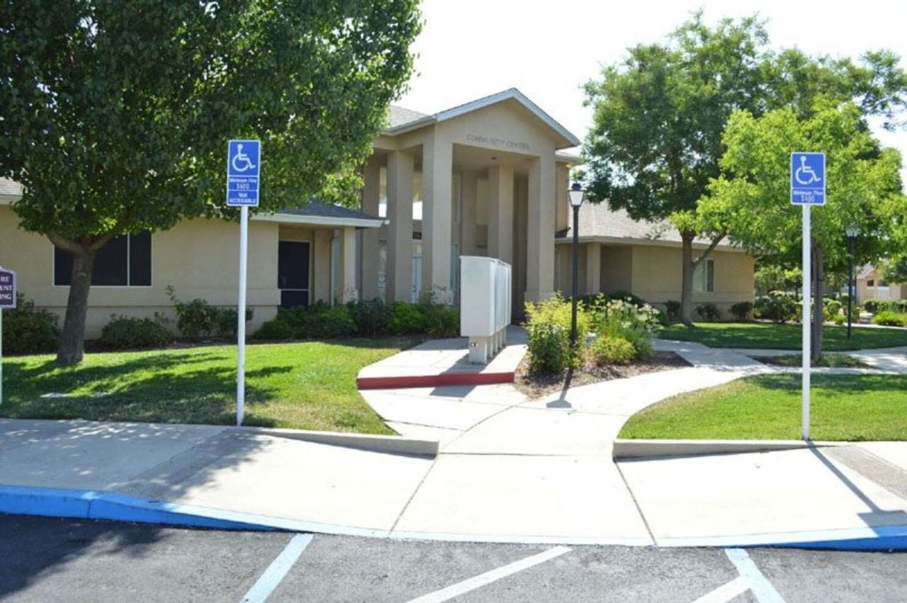 1003 Lake Park Ave - Photo 2 of 12