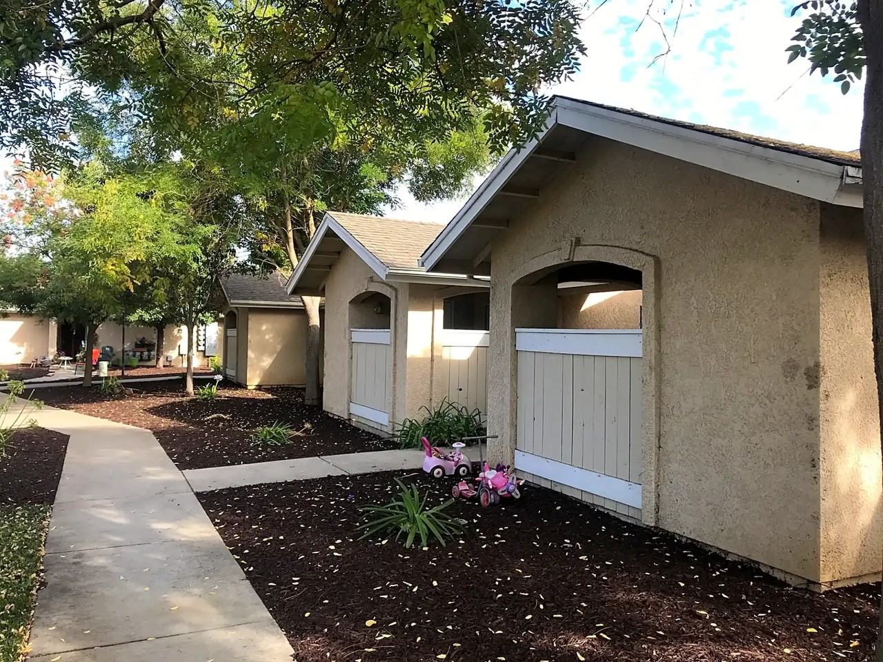 1003 Lake Park Ave - Photo 4 of 12