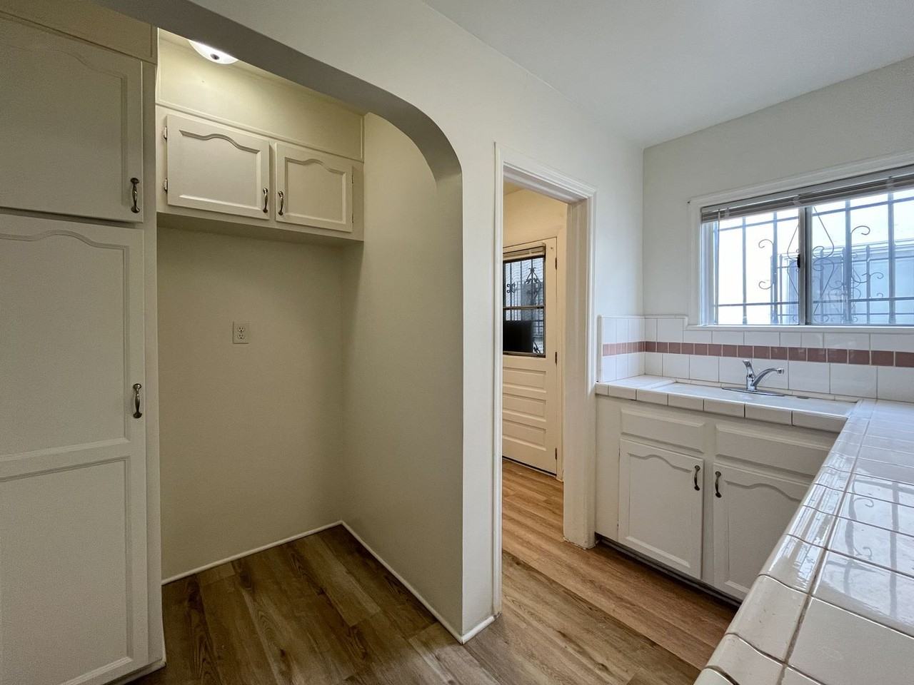 1450 W 39th St - Photo 5 of 38