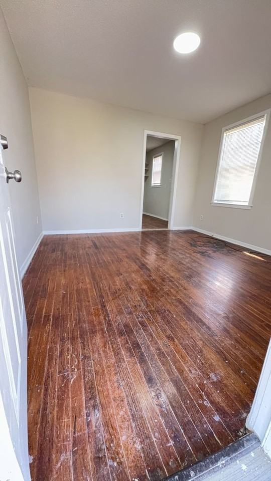 2253 Marble Ave - Photo 2 of 6