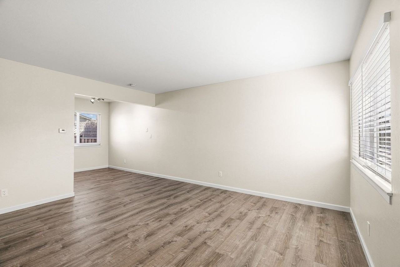 929 35th Ave - Photo 3 of 21