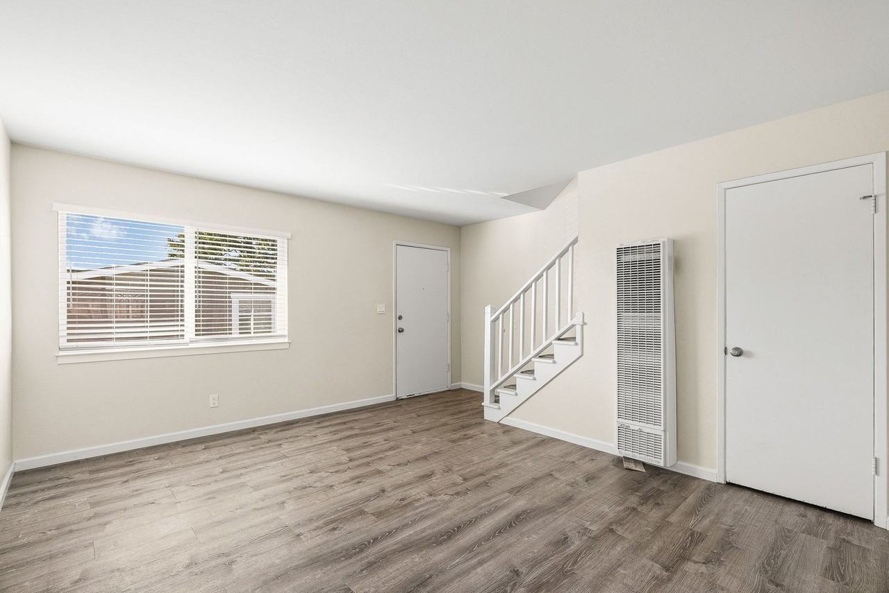 929 35th Ave - Photo 4 of 21