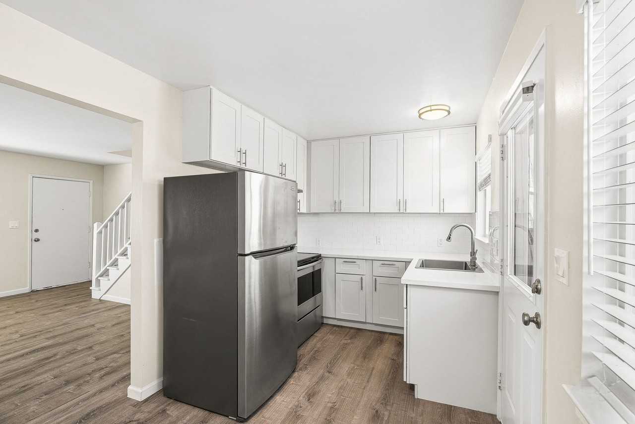 929 35th Ave - Photo 5 of 21