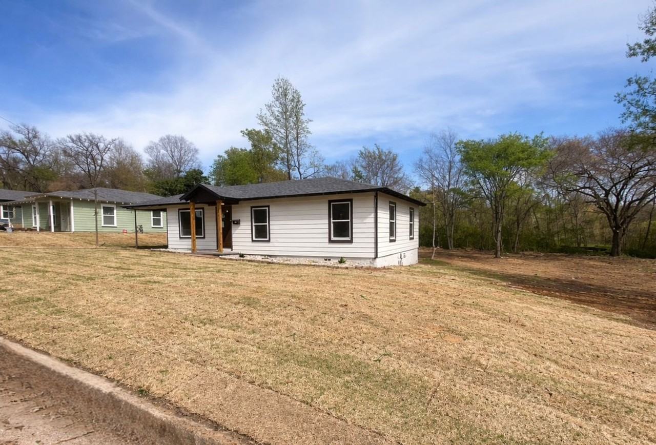 303 N Virginia Ave - Photo 2 of 22