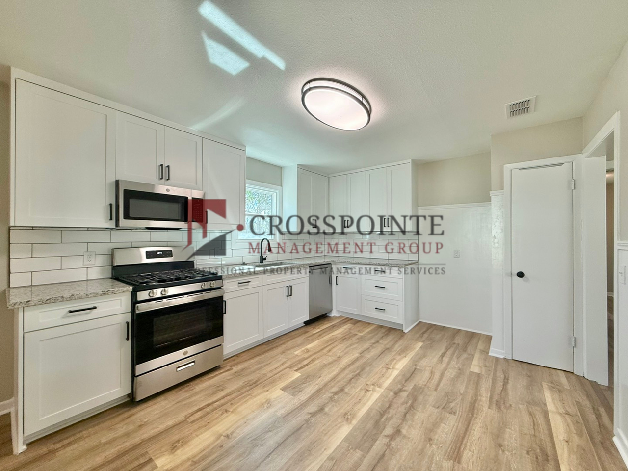 303 N Virginia Ave - Photo 7 of 22