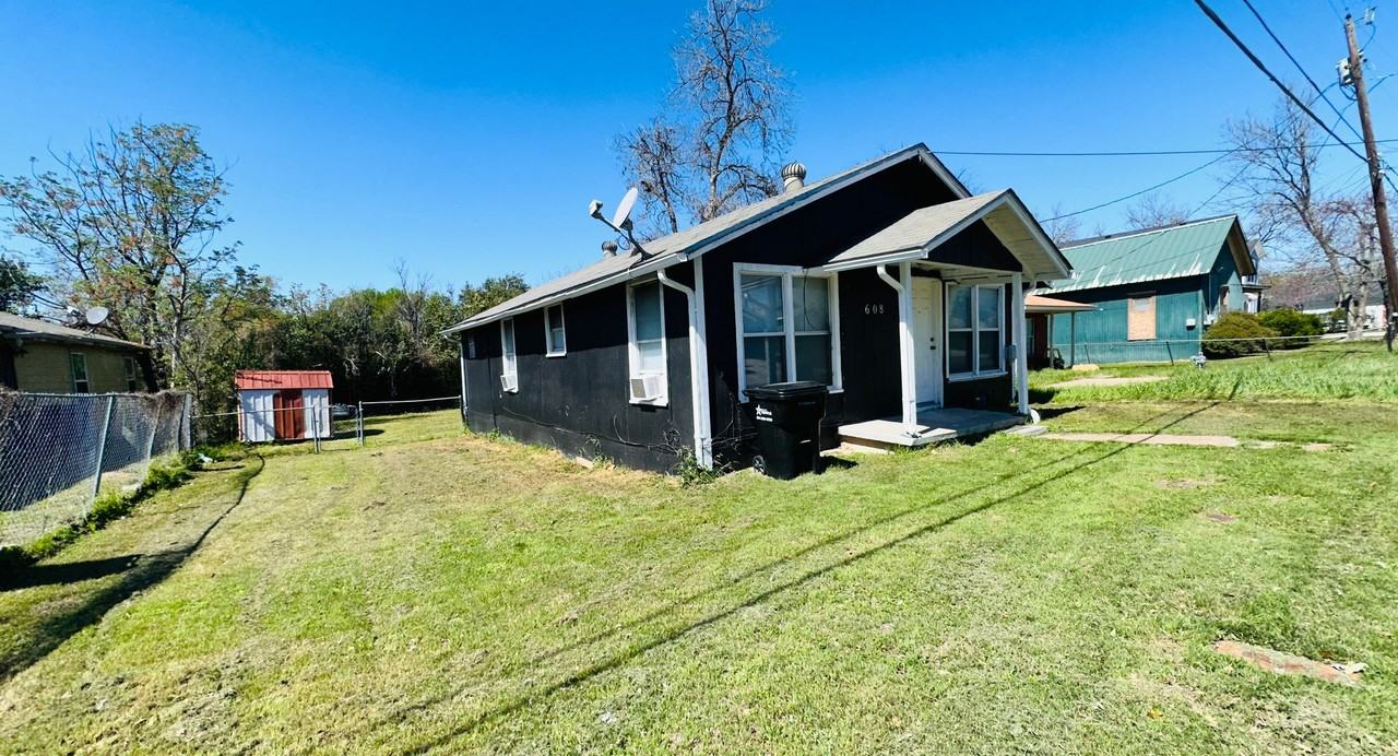 608 S 18th St - Photo 6 of 22