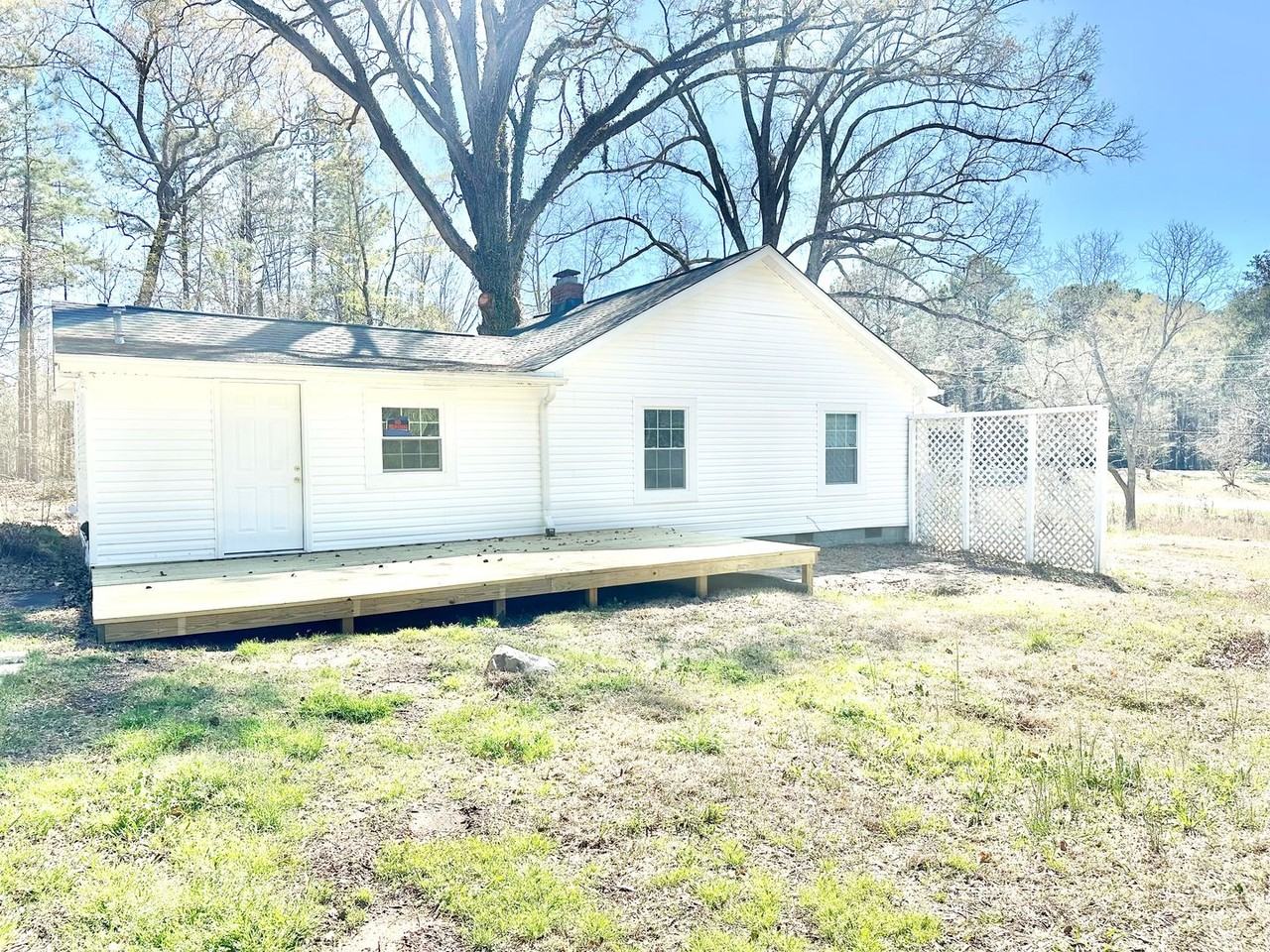 690 Robertson Rd - Photo 3 of 13