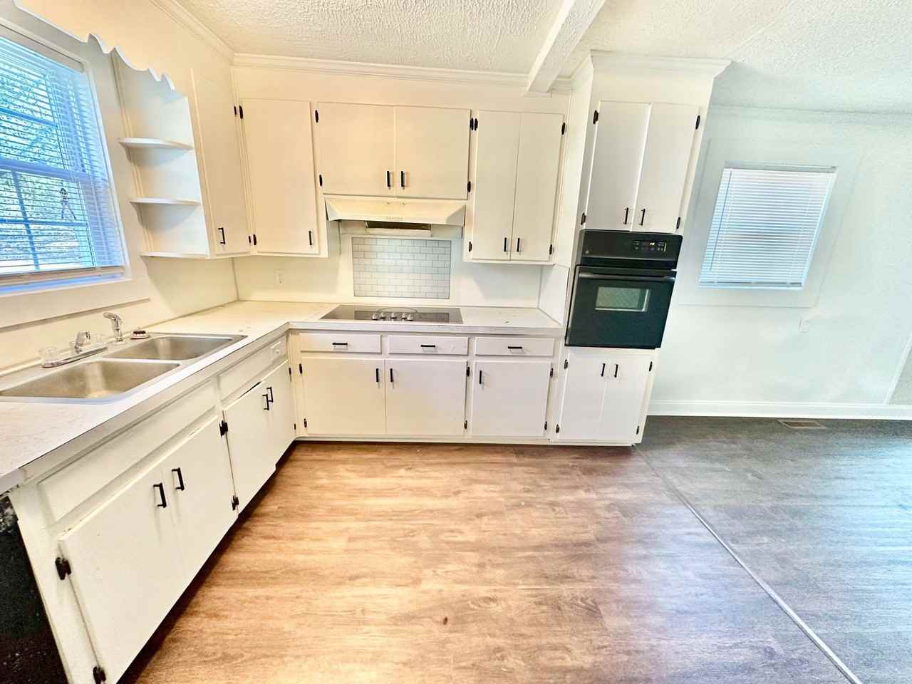 690 Robertson Rd - Photo 4 of 13