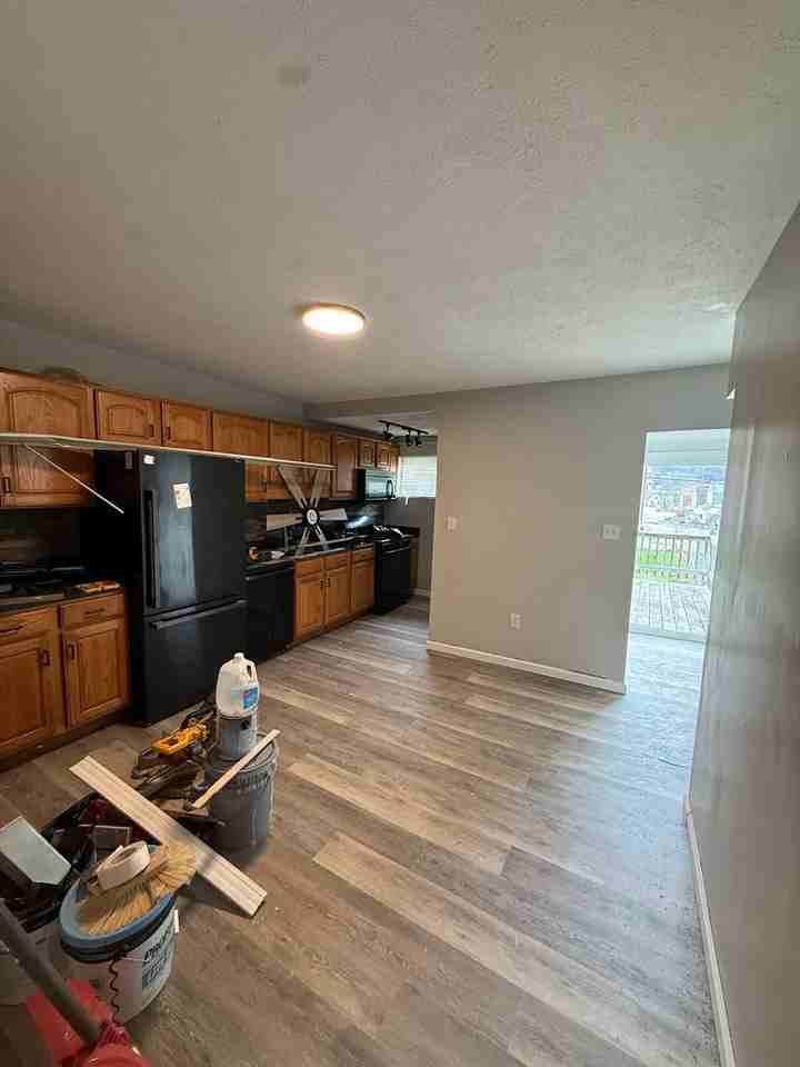 1393 Leishman Ave - Photo 2 of 7