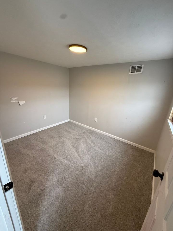 1393 Leishman Ave - Photo 5 of 7