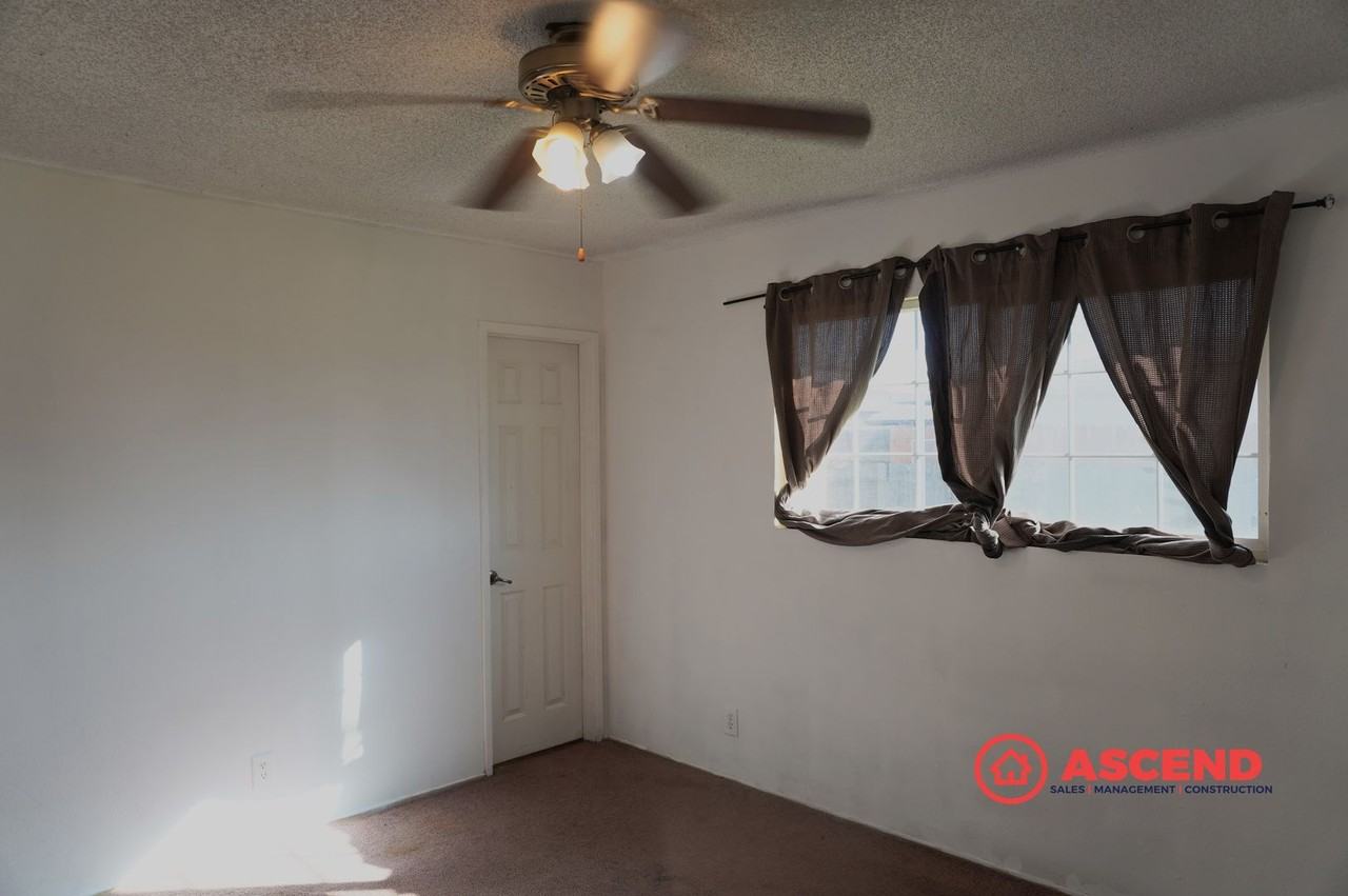 3909 Balboa Dr - Photo 6 of 12