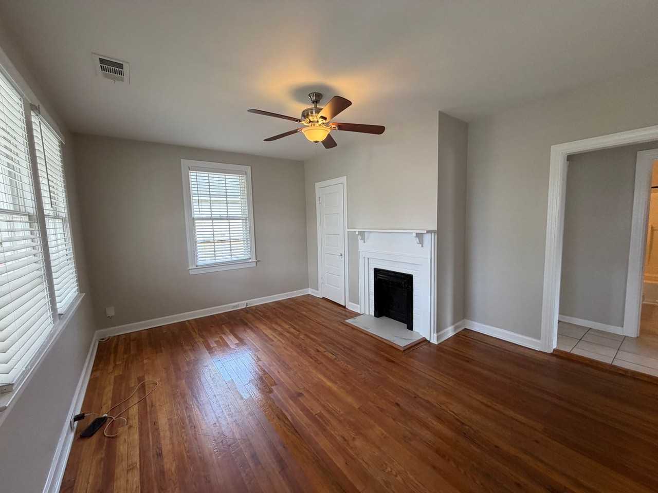 23 Oak St Ne - Photo 3 of 19