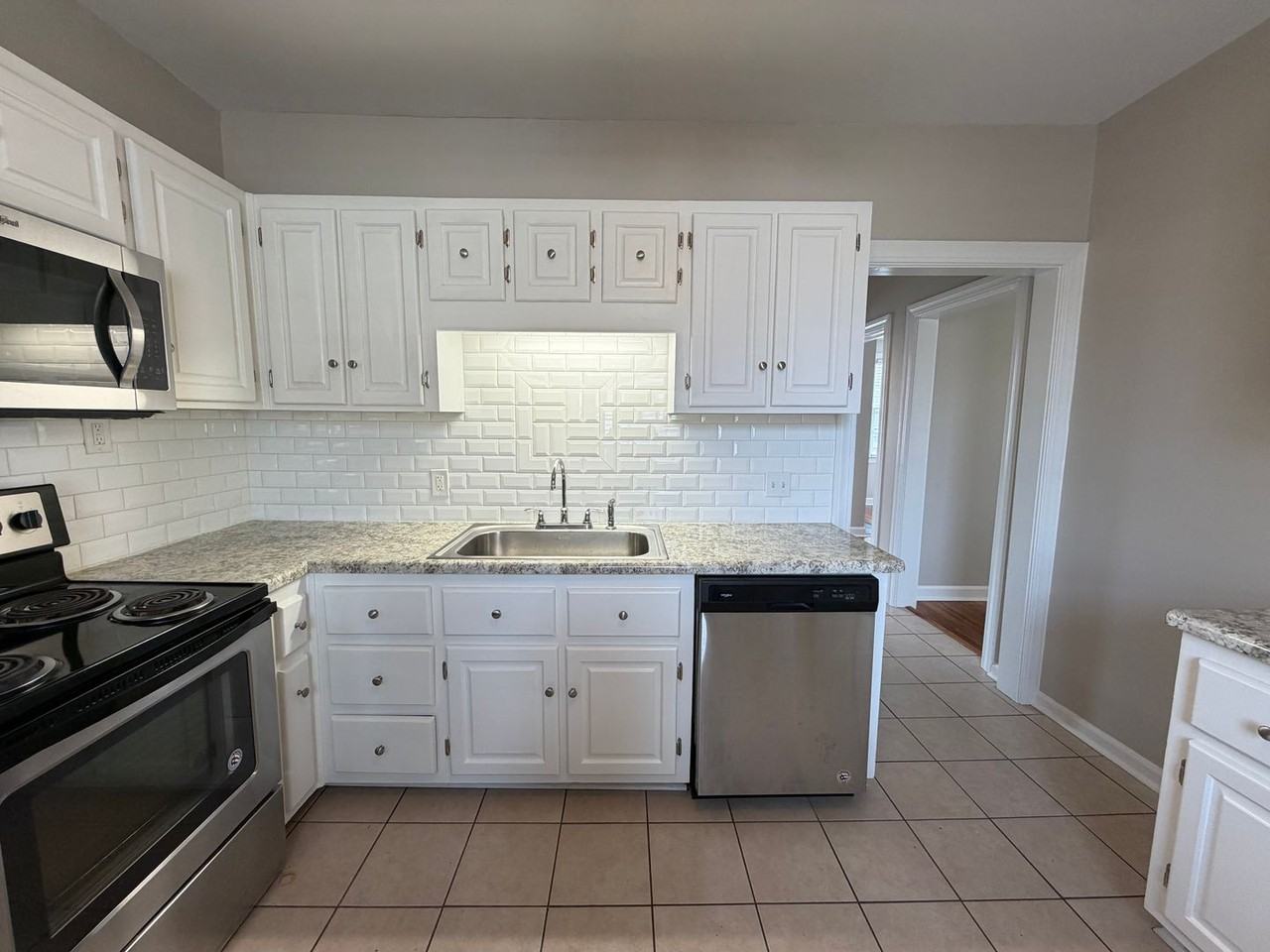 23 Oak St Ne - Photo 5 of 19