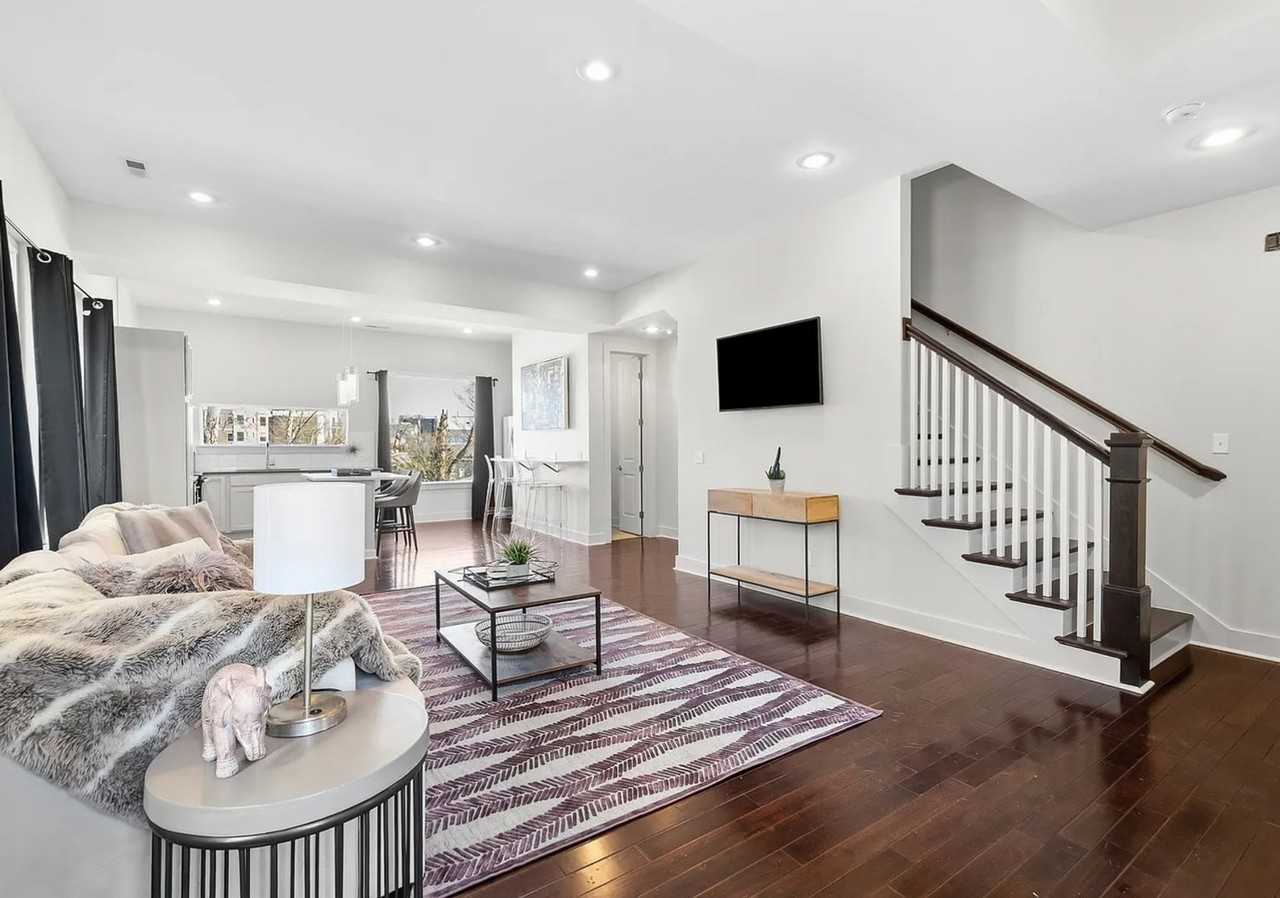 1240 2nd Ave S - Photo 4 of 24