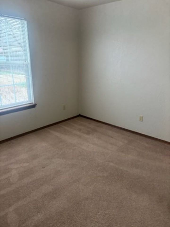 1609 Nw Bell Ave #A - Photo 7 of 23