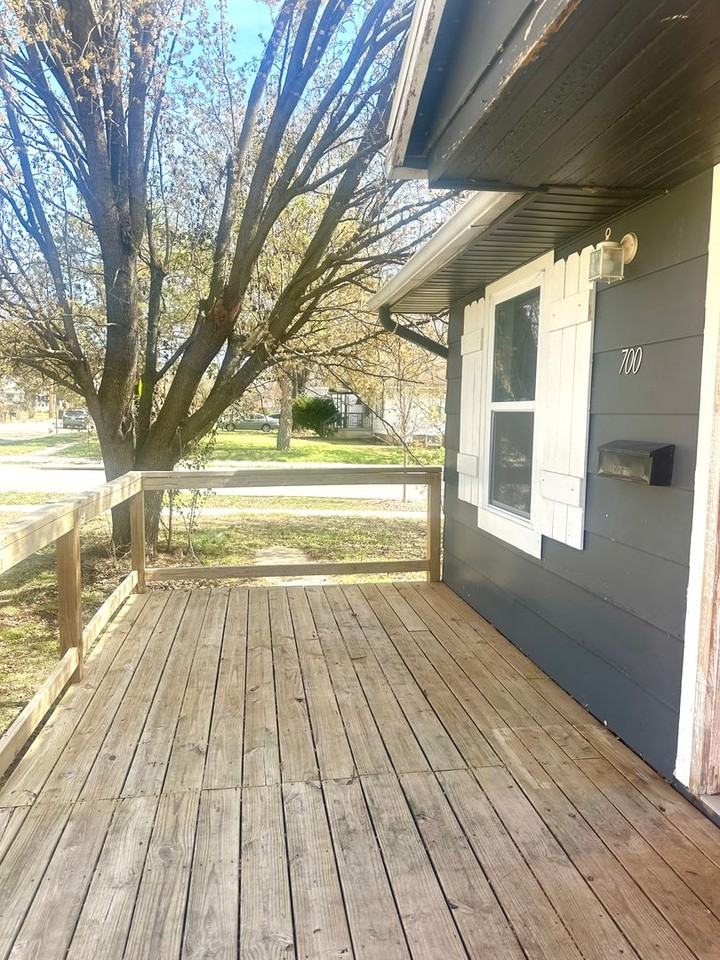 700 W Ildereen St - Photo 5 of 33