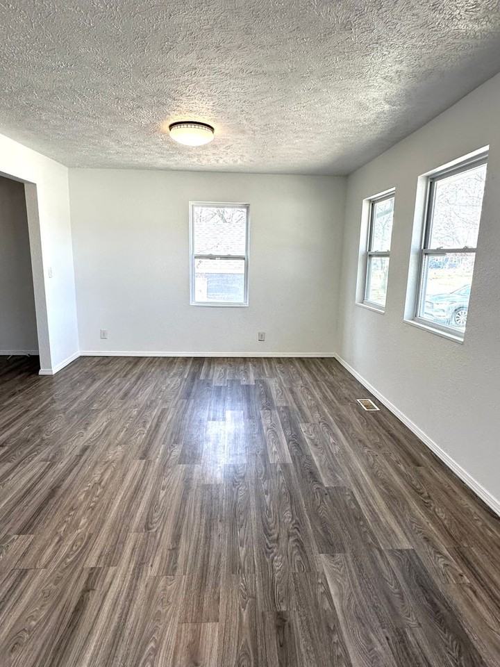 700 W Ildereen St - Photo 7 of 33