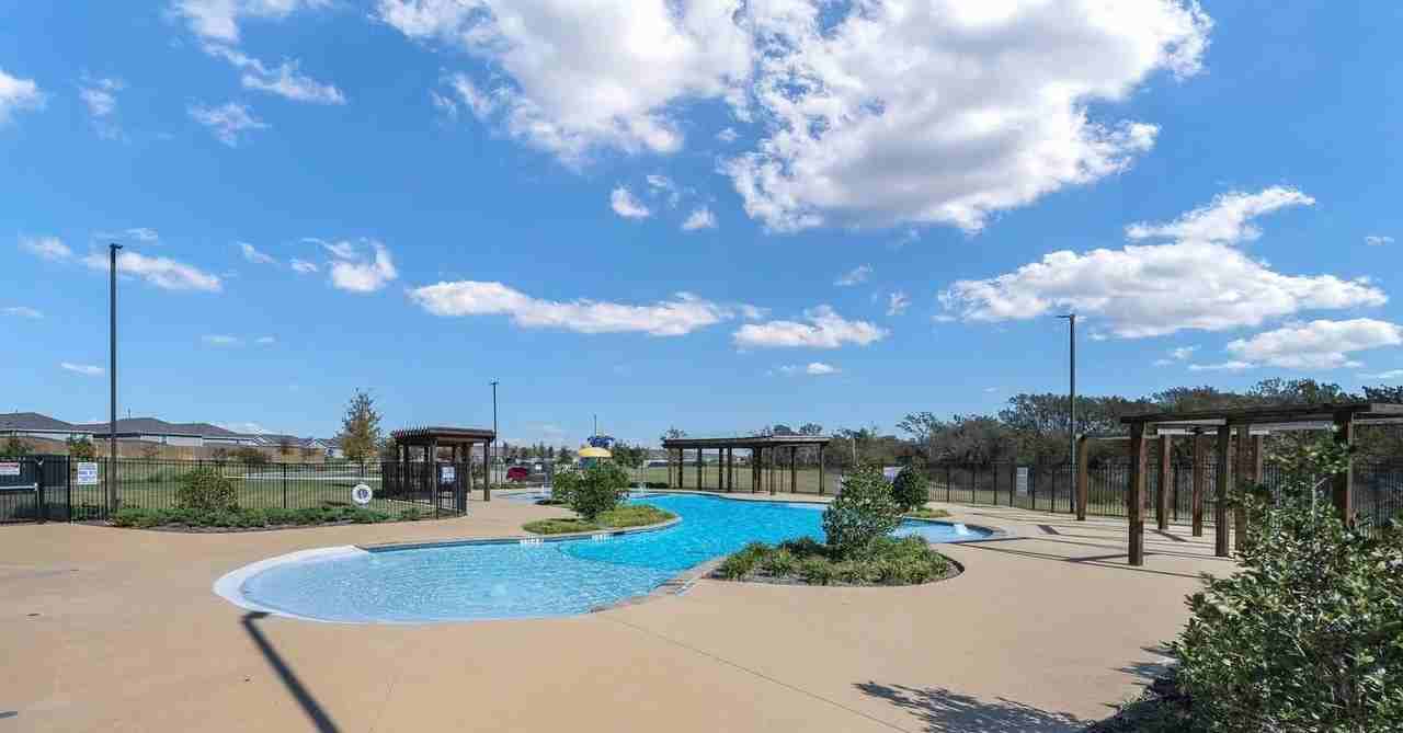 1816 Barrie Way - Photo 2 of 40