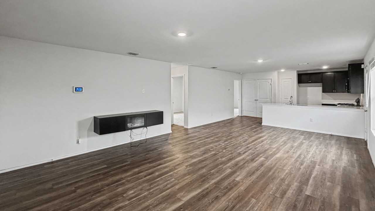 1816 Barrie Way - Photo 5 of 40