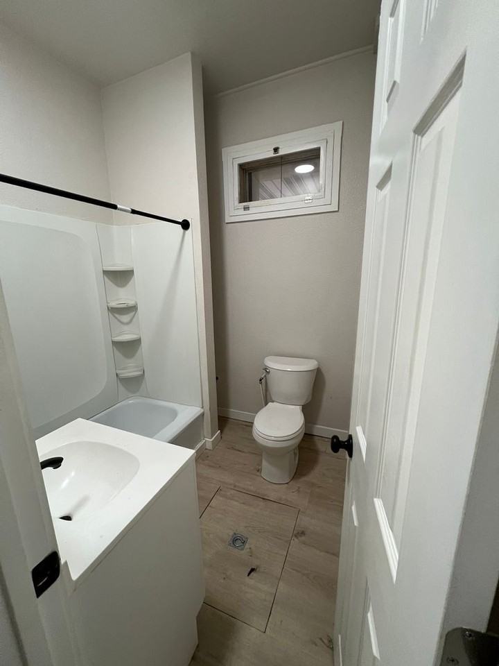 211 W Main St - Photo 4 of 7