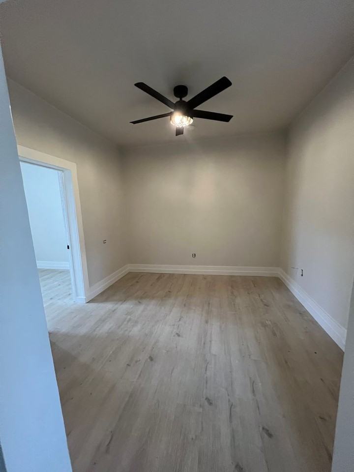 211 W Main St - Photo 5 of 7