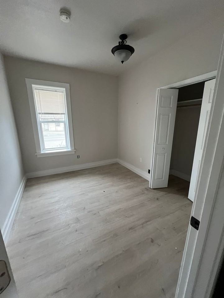 211 W Main St - Photo 6 of 7