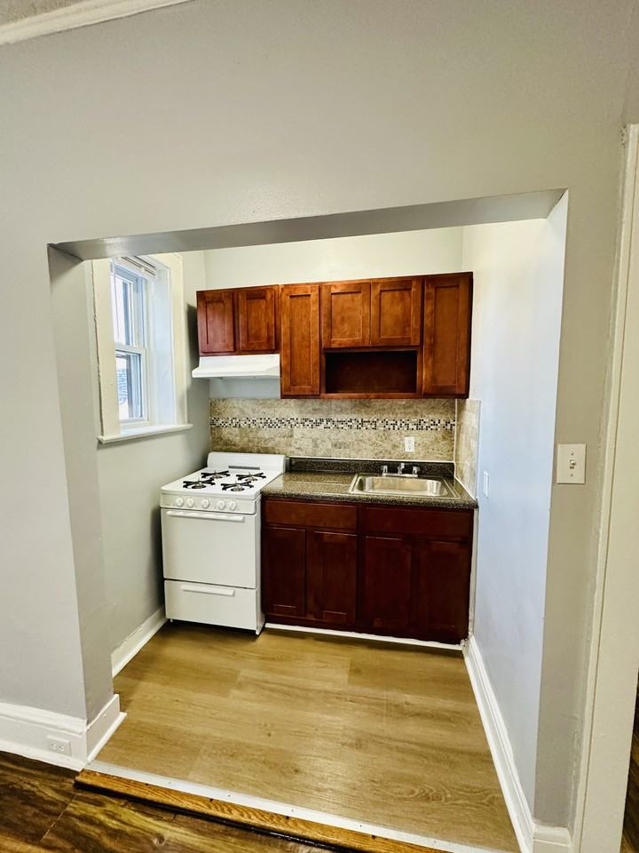 227 North Oraton Parkway #302 - Photo 7 of 10