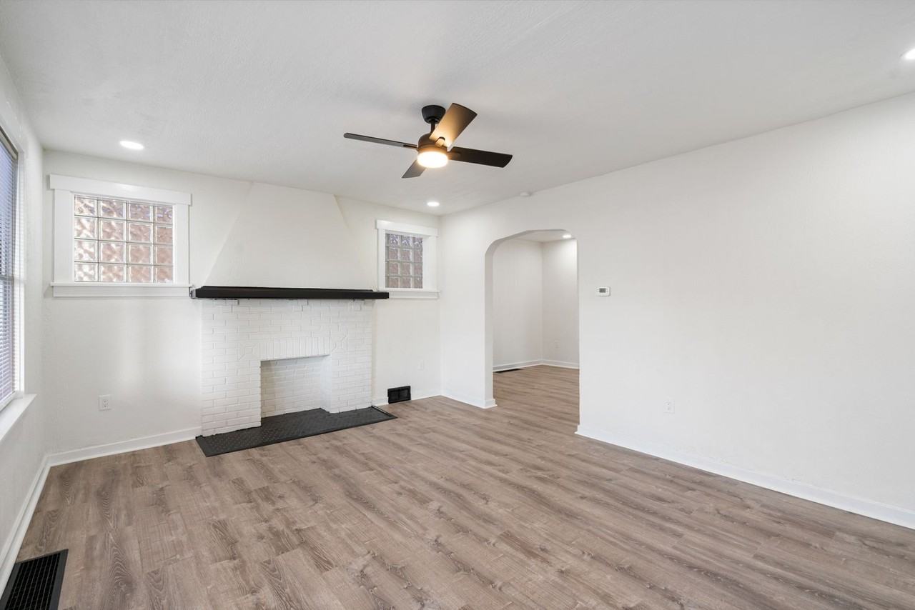 1301 Bellaire Pl - Photo 3 of 31