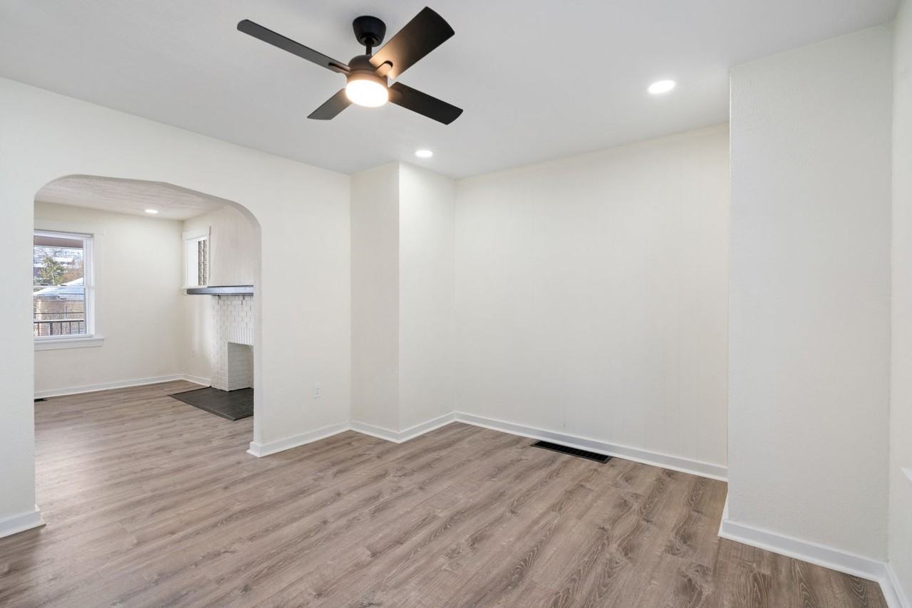 1301 Bellaire Pl - Photo 5 of 31