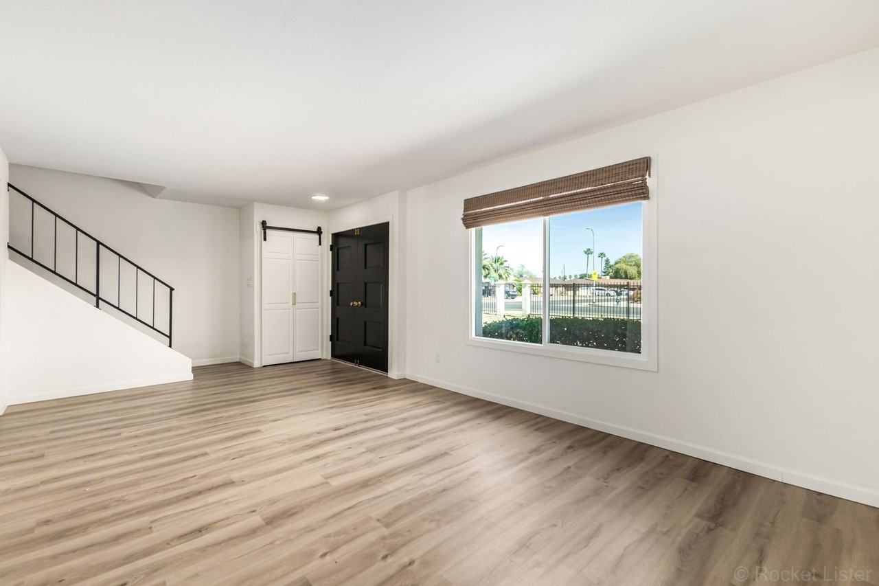 7804 N 47th Ave - Photo 5 of 32