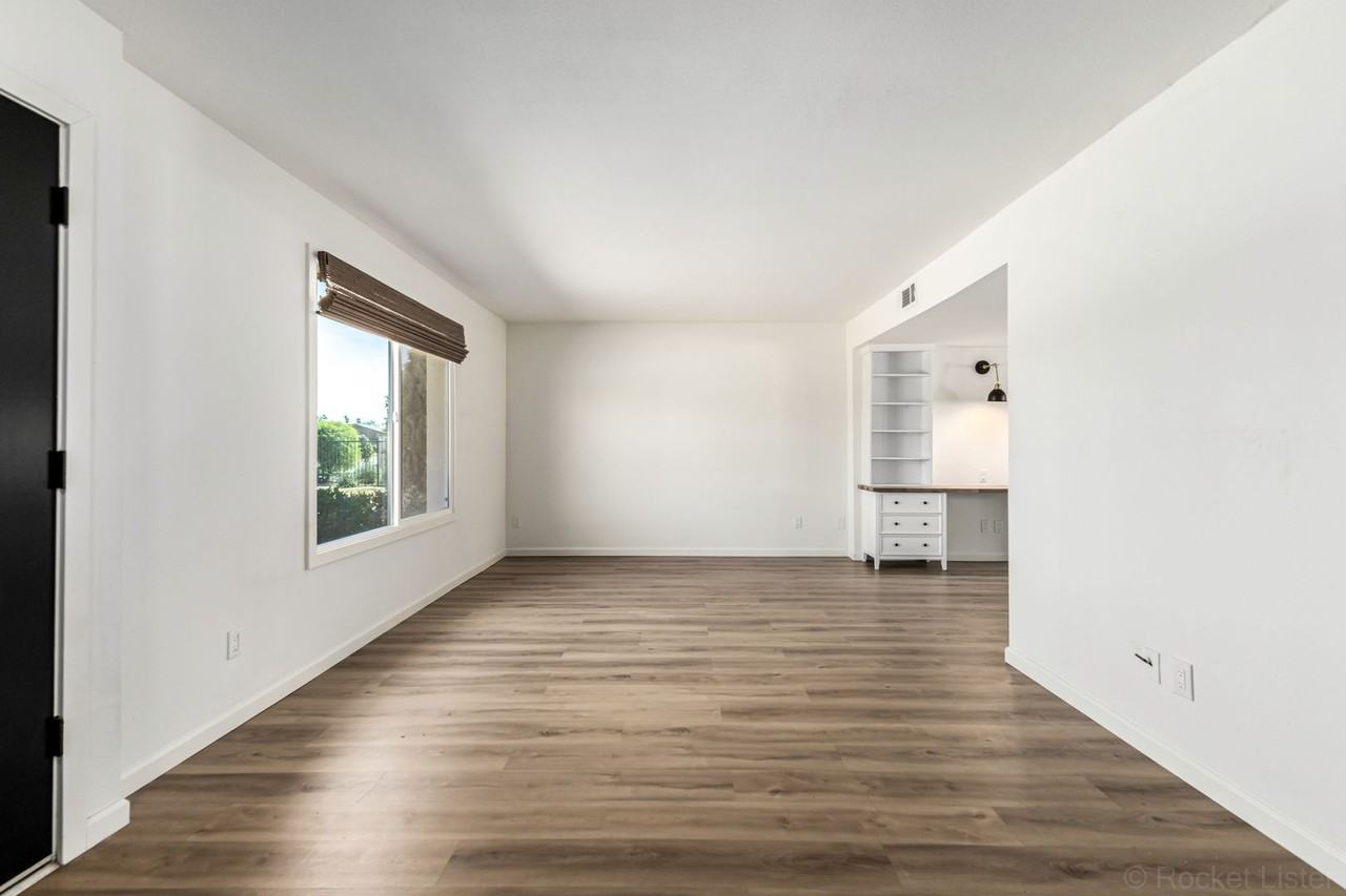 7804 N 47th Ave - Photo 6 of 32