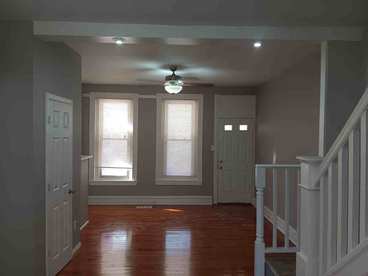 2255 N Cleveland St - Photo 2 of 11