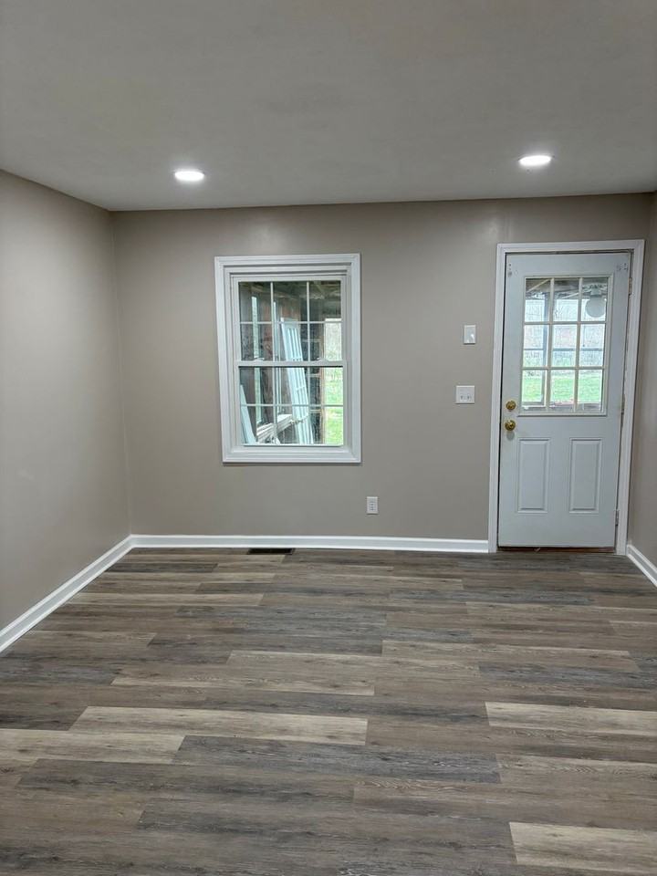 48 Greenlawn Dr - Photo 2 of 7