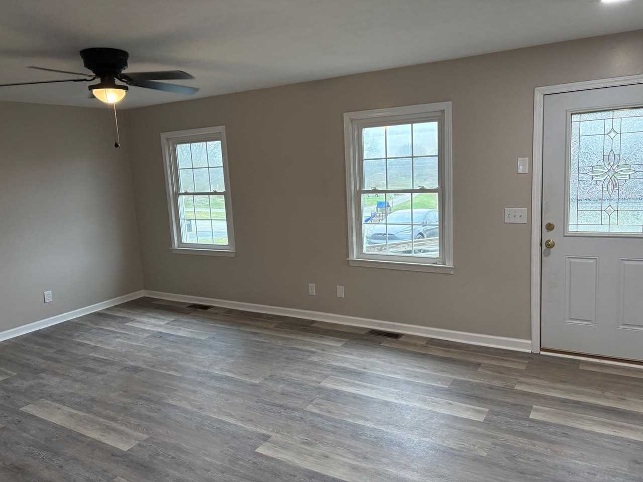 48 Greenlawn Dr - Photo 3 of 7