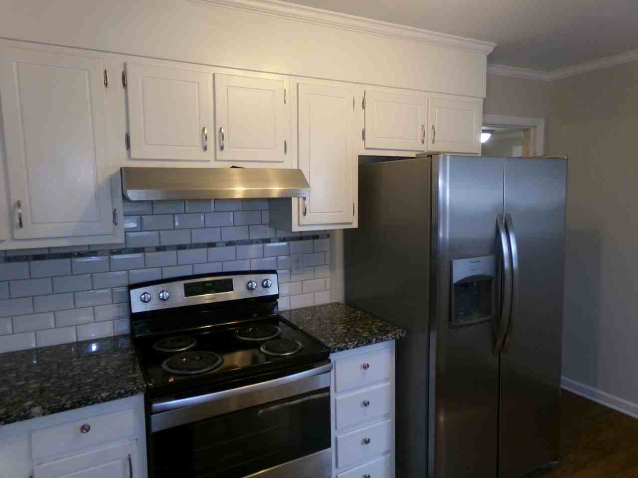 3915 Valley Ct Unit B - Photo 4 of 17