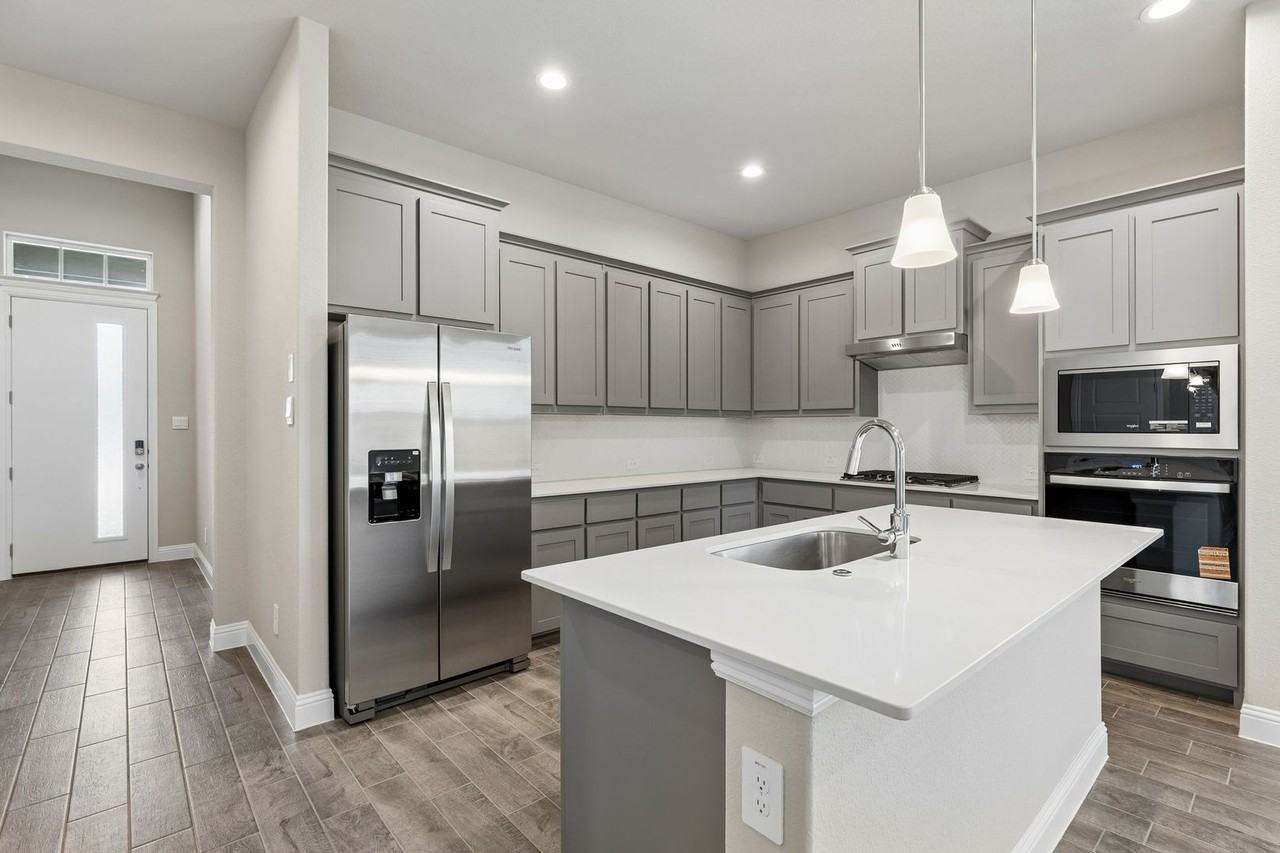 2609 Mccormick St - Photo 3 of 16