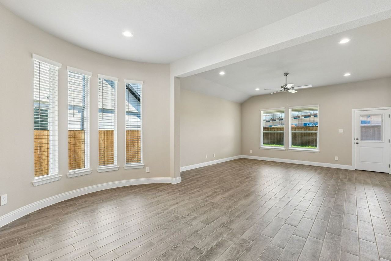 2609 Mccormick St - Photo 4 of 16