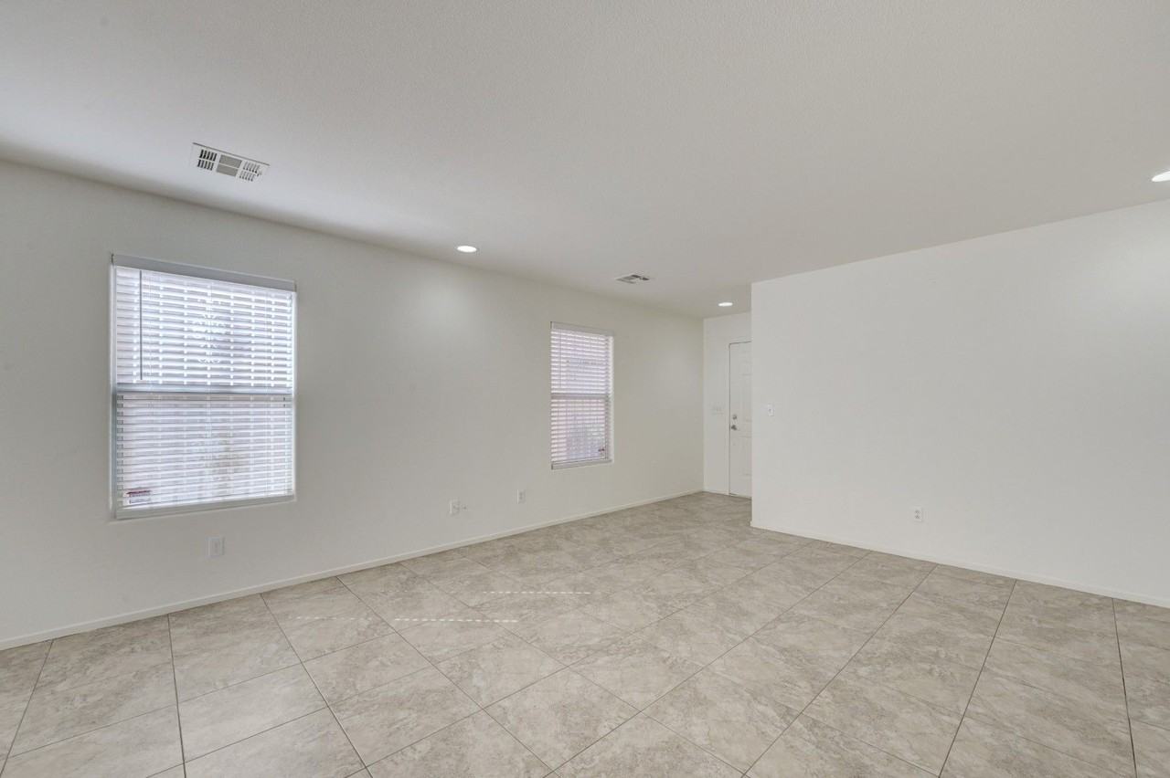 5626 Doubleday St - Photo 6 of 46