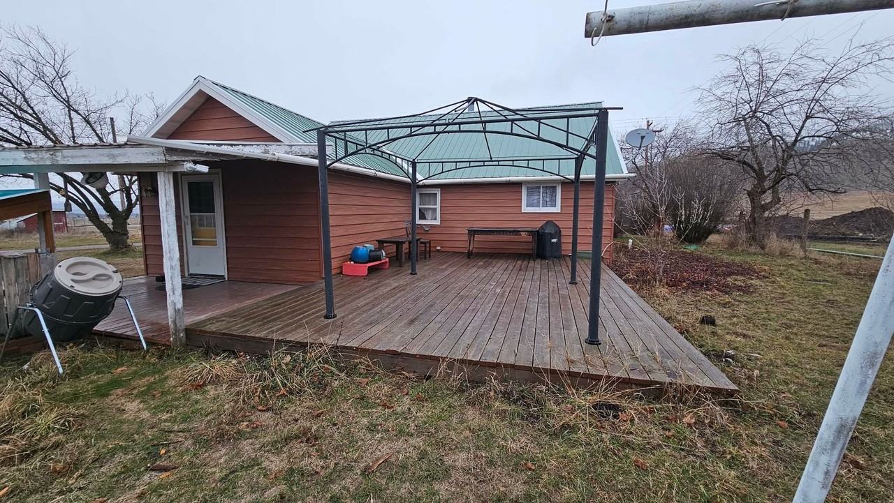 33775 Dumontier Rd - Photo 3 of 30