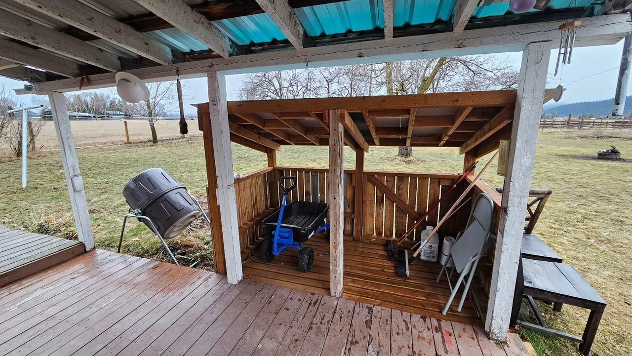 33775 Dumontier Rd - Photo 5 of 30