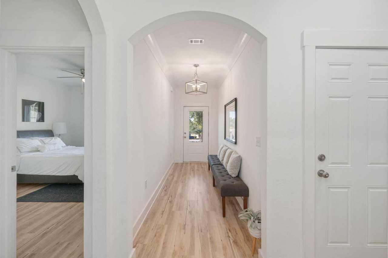 667 Red Fern Rd - Photo 3 of 29