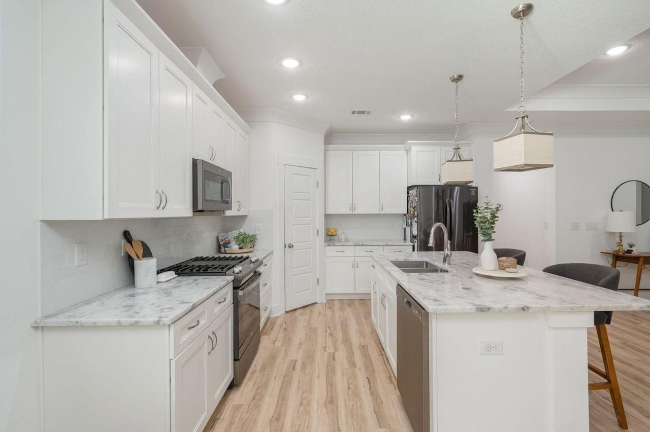 667 Red Fern Rd - Photo 5 of 29