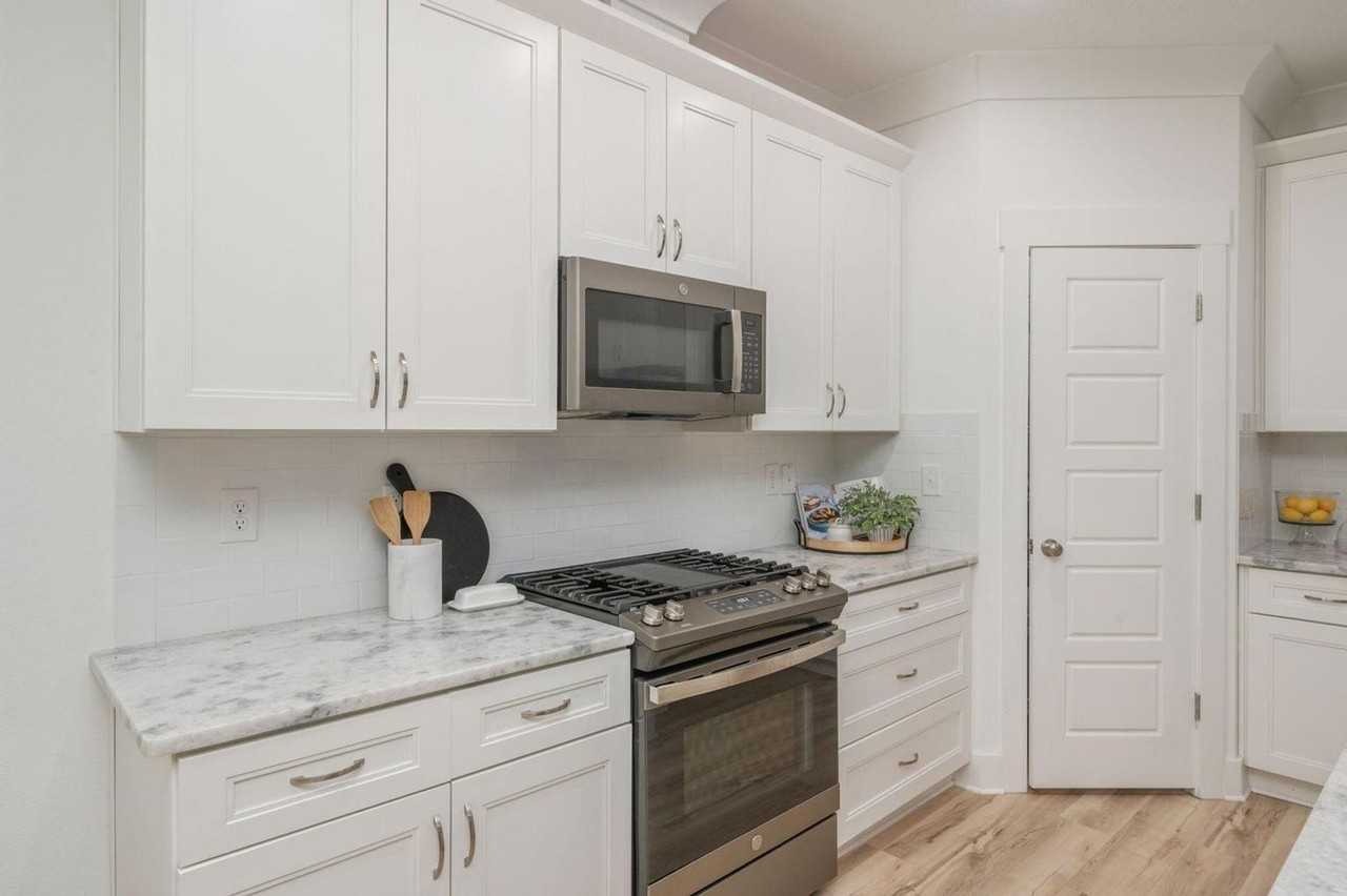 667 Red Fern Rd - Photo 7 of 29