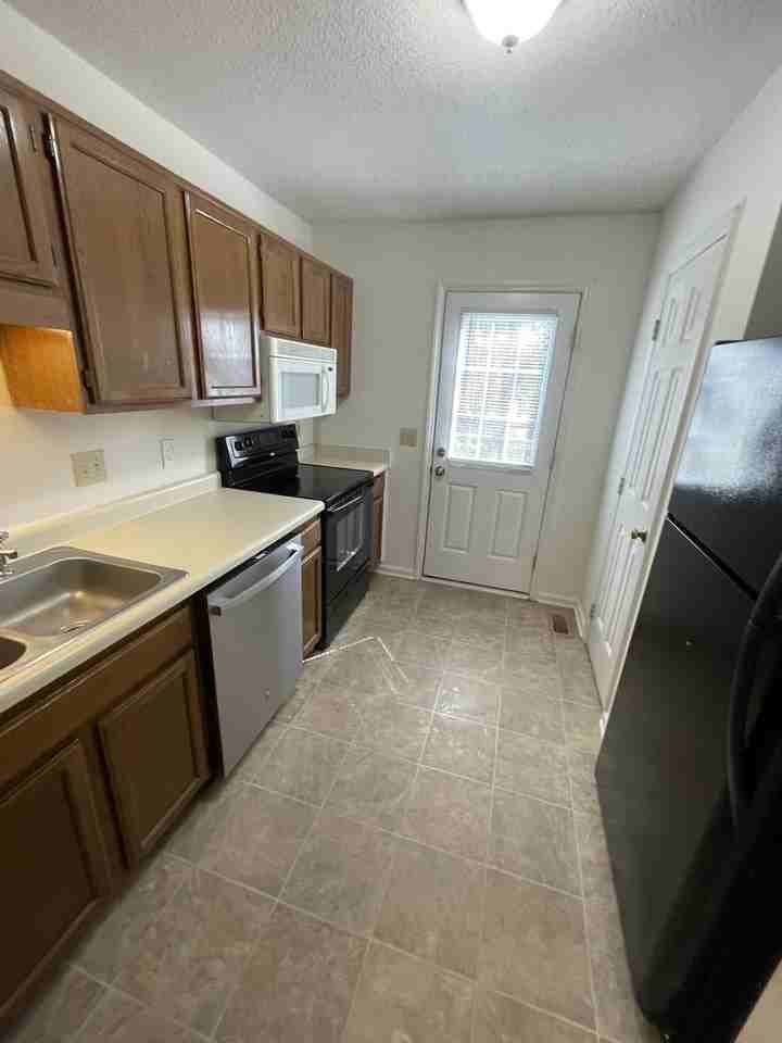 121 Winners Cir - Photo 6 of 18