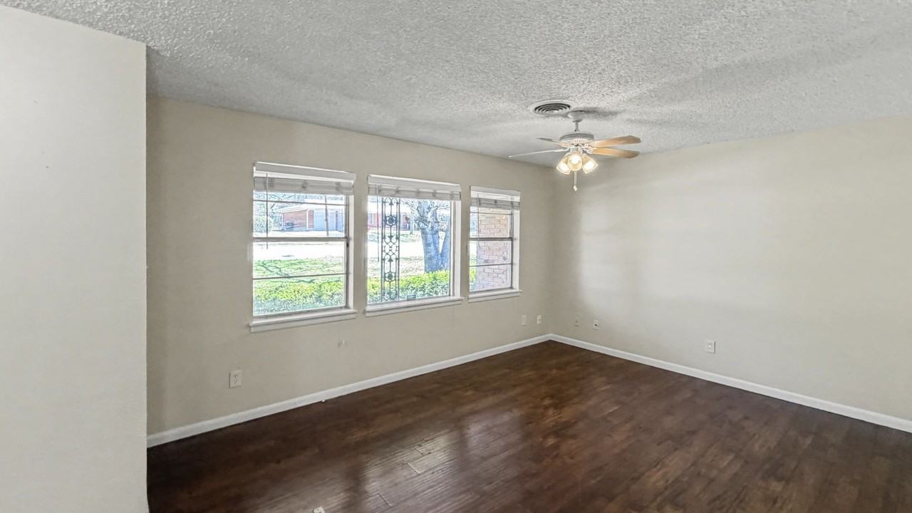 5454 Woodway Dr - Photo 7 of 41