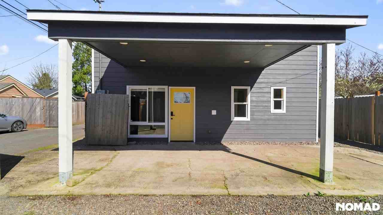 1155 18th St Ne #B - Photo 2 of 30