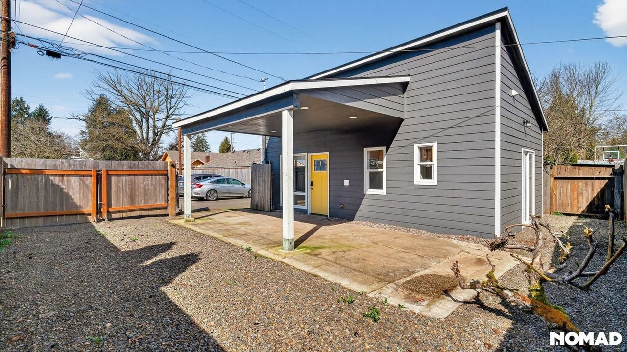 1155 18th St Ne #B - Photo 3 of 30