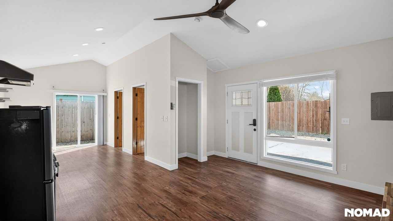 1155 18th St Ne #B - Photo 5 of 30