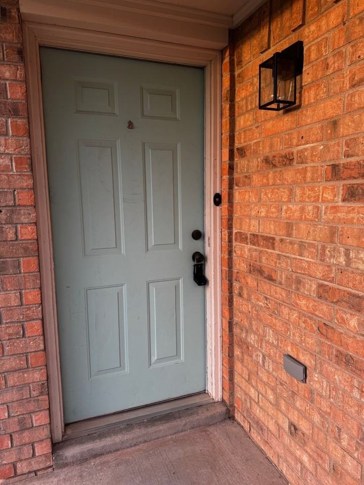 7009 Benwood Sq - Photo 4 of 18